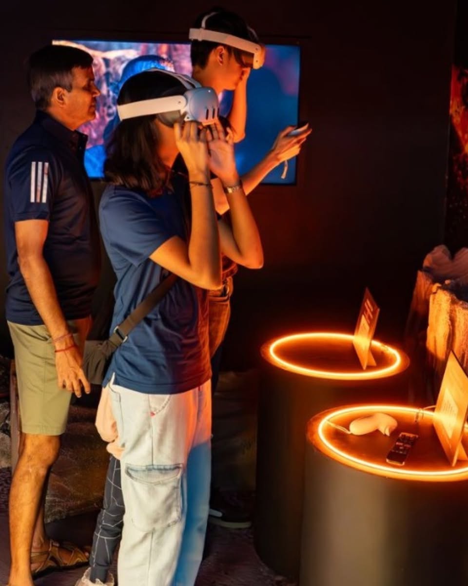 An immersive display at the Avatar: Fire and Ash event, showcasing vibrant alien flora.