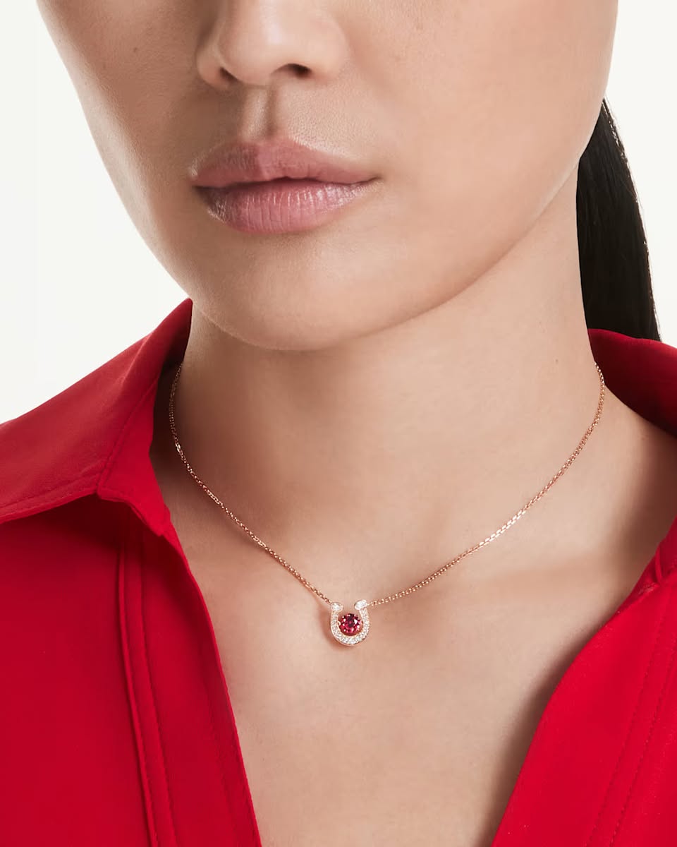 Golden statement pieces for the holiday season