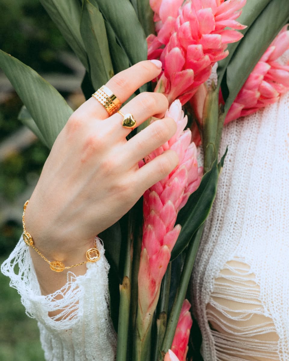 Trendy eyewear collection available during Black Friday sales.