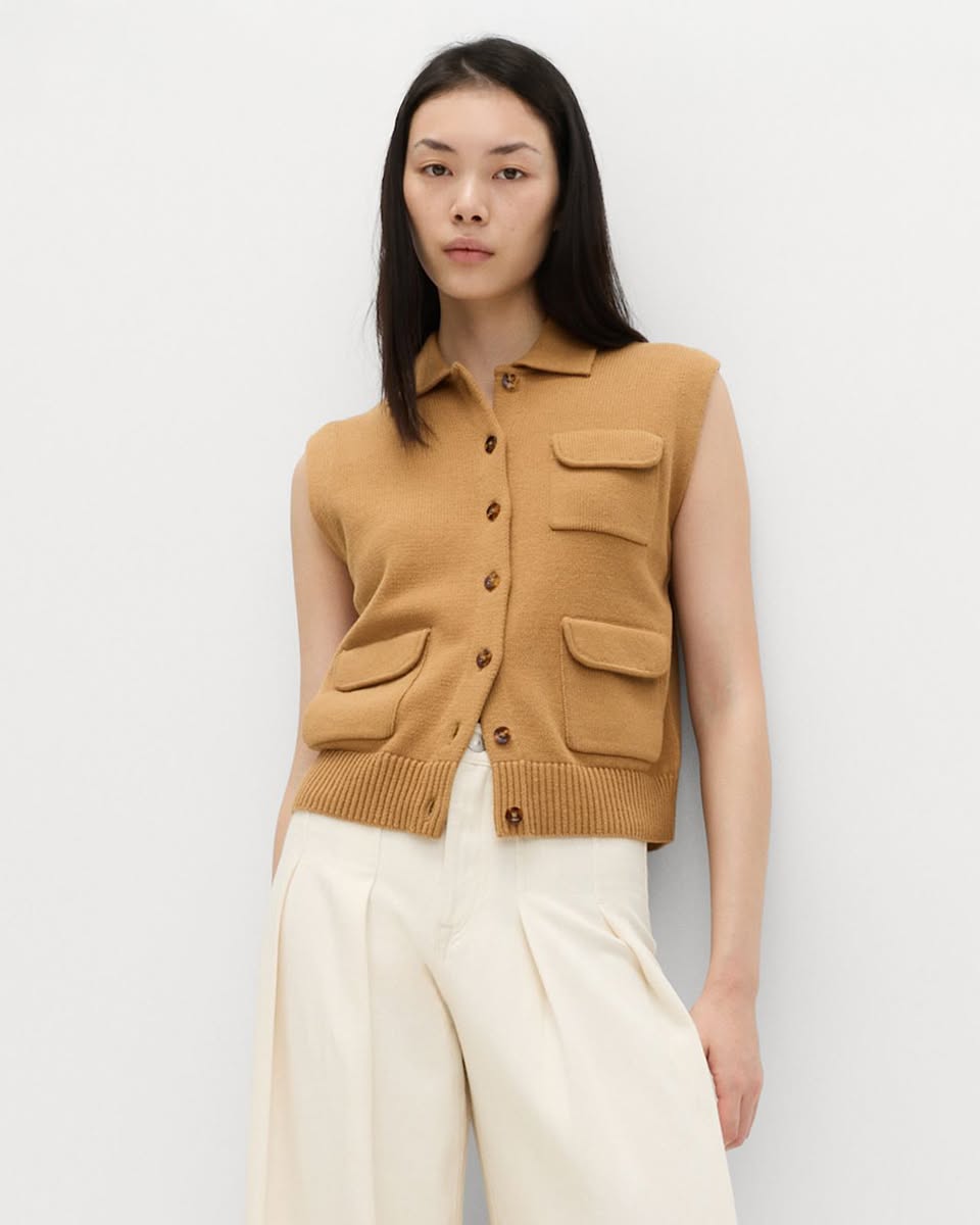 Relaxed fits and layered textures typical of South Korean fashion trends.