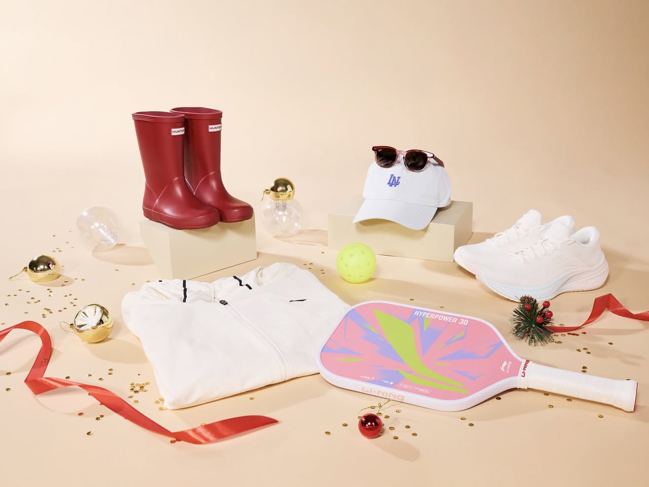 Stylish gift assortment for various personalities